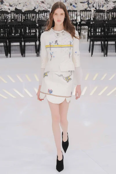 Look 30